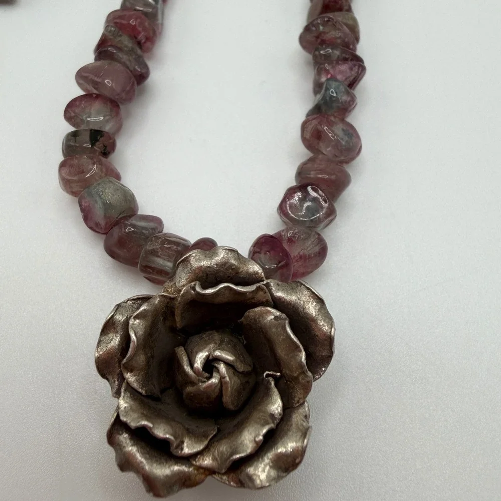 Pink Tourmaline Chip Bead Necklace Silver Tone Rose Flower Pendant Hippie Boho‎